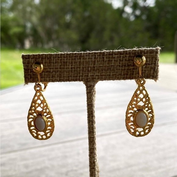 Elizabeth Farrell Opal Dangle Clip Earrings Gold Tone Unmarked - Picture 7 of 8